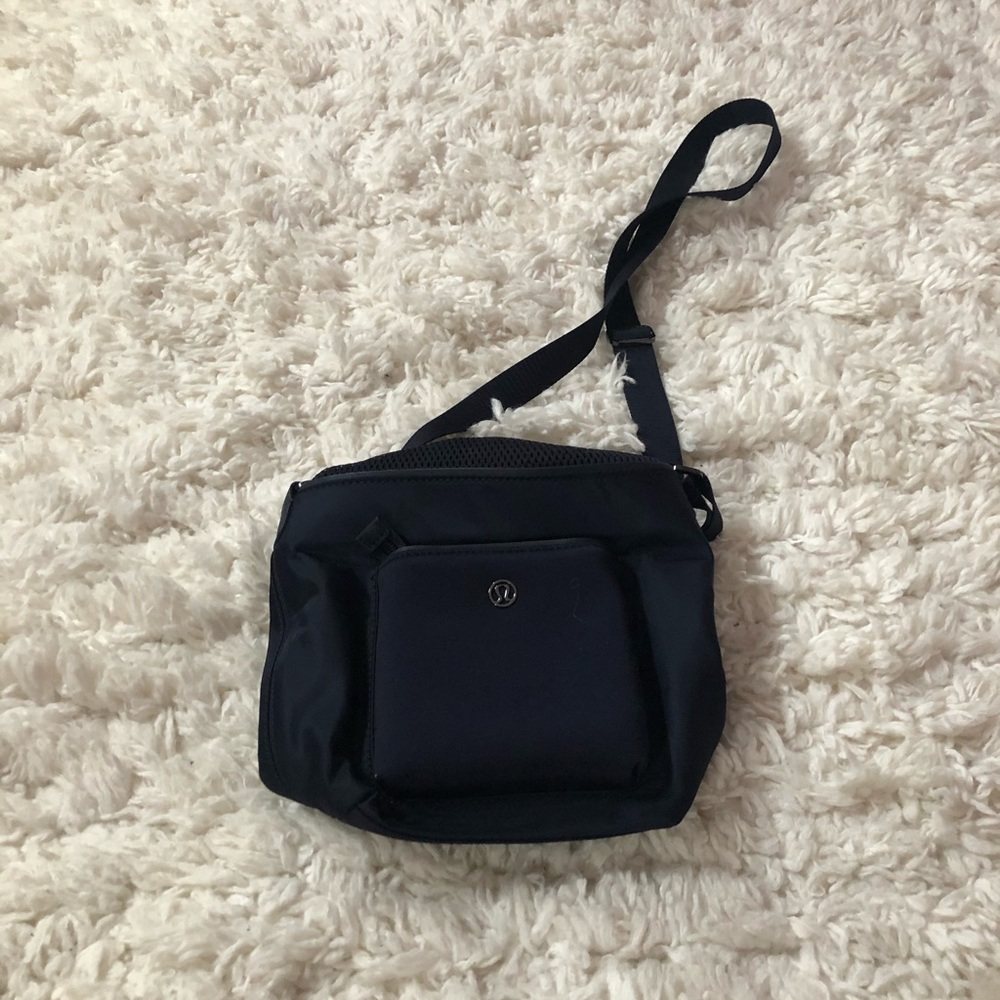 lululemon navy blue mini purse